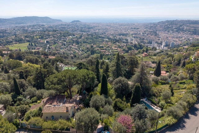 Nice Area for sale for 4,500,000&euro; in Alpes-Maritimes, Provence-Alpes-Côte-d'Azur