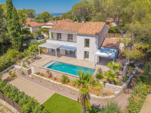 St Raphaël, Ste Maxime Area for sale for 1,795,000&euro; in Var, Provence-Alpes-Côte-d\'Azur
