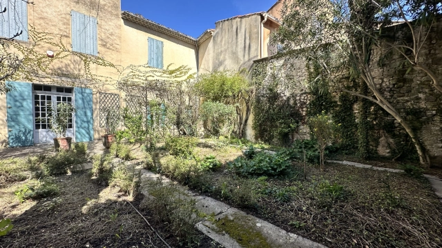 Avignon and North Provence for sale for 890,000&euro; in Vaucluse, Provence-Alpes-Côte-d\'Azur