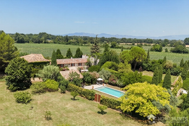 6 Bedroom(s) - 5 Bathroom(s) - 6,380m² land for sale in Vaucluse, Provence-Alpes-Côte-d\'Azur, France - FrenchPropertyPortal.com Avignon and North Provence for sale for 1,850,000€ in Vaucluse, Provence-Alpes-Côte-d\'Azur