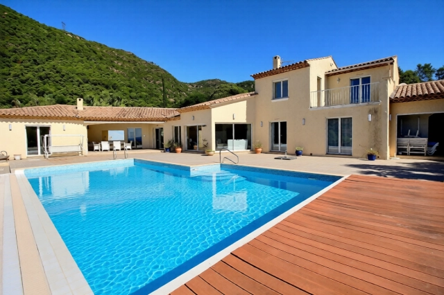 5 Bedroom(s) - 4 Bathroom(s) - 2,120m² land for sale in Var, Provence-Alpes-Côte-d\'Azur, France - FrenchPropertyPortal.com Provence Coast (Cassis to Cavalaire) for sale for 2,599,000€ in Var, Provence-Alpes-Côte-d\'Azur