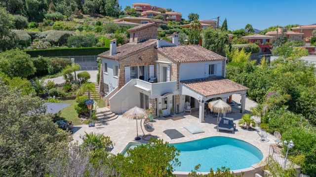 5 Bedroom(s) - 2 Bathroom(s) - 3,285m² land for sale in Alpes-Maritimes, Provence-Alpes-Côte-d'Azur, France - FrenchPropertyPortal.com Cannes Area for sale for 1,645,000€ in Alpes-Maritimes, Provence-Alpes-Côte-d'Azur
