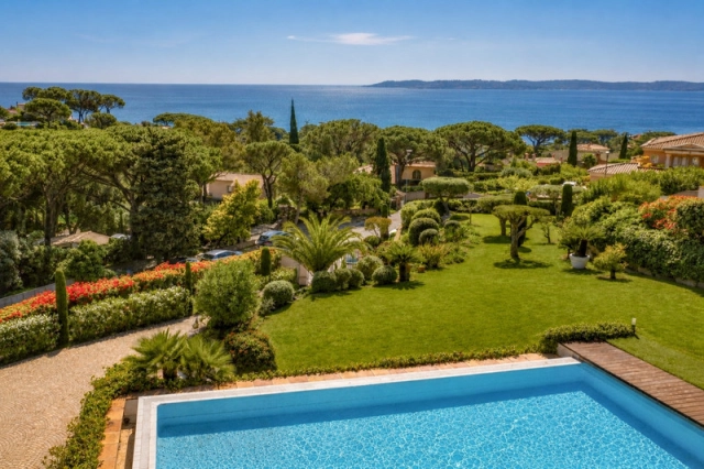 4 Bedroom(s) - 4 Bathroom(s) - 2,300m² land for sale in Var, Provence-Alpes-Côte-d\'Azur, France - FrenchPropertyPortal.com St Raphaël, Ste Maxime Area for sale for 4,250,000€ in Var, Provence-Alpes-Côte-d\'Azur