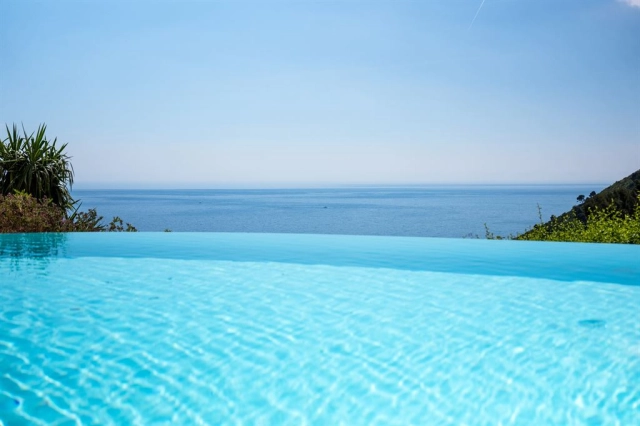 4 Bedroom(s) - 4 Bathroom(s) - 3,771m² land for sale in Alpes-Maritimes, Provence-Alpes-Côte-d'Azur, France - FrenchPropertyPortal.com Villefranche, Cap Ferrat Area for sale for 2,850,000€ in Alpes-Maritimes, Provence-Alpes-Côte-d'Azur