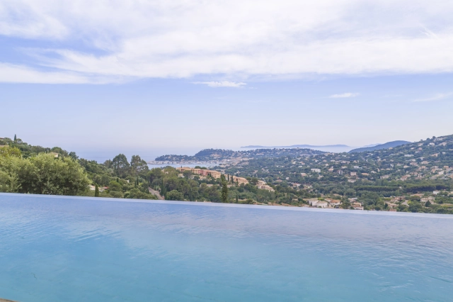 4 Bedroom(s) - 3 Bathroom(s) - 3,135m² land for sale in Var, Provence-Alpes-Côte-d\'Azur, France - FrenchPropertyPortal.com Provence Coast (Cassis to Cavalaire) for sale for 1,995,000€ in Var, Provence-Alpes-Côte-d\'Azur