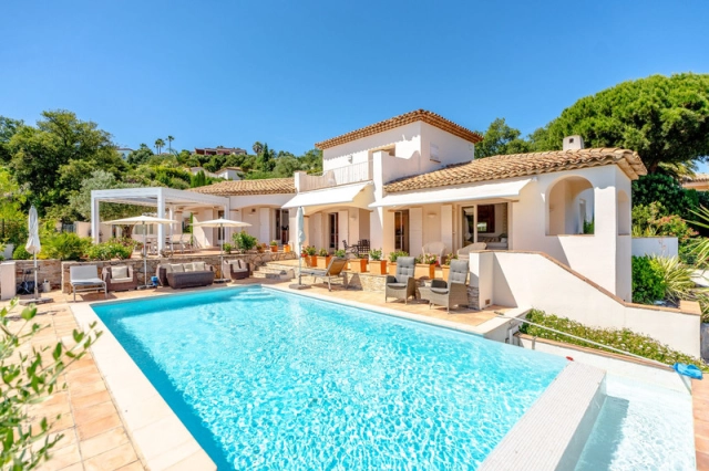 4 Bedroom(s) - 4 Bathroom(s) - 1,254m² land for sale in Var, Provence-Alpes-Côte-d\'Azur, France - FrenchPropertyPortal.com St Raphaël, Ste Maxime Area for sale for 1,775,000€ in Var, Provence-Alpes-Côte-d\'Azur