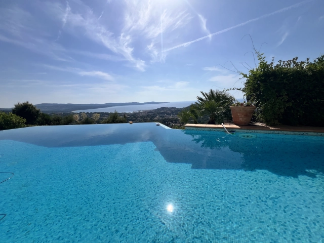 4 Bedroom(s) - 2 Bathroom(s) - 1,046m² land for sale in Var, Provence-Alpes-Côte-d\'Azur, France - FrenchPropertyPortal.com Provence Coast (Cassis to Cavalaire) for sale for 1,995,000€ in Var, Provence-Alpes-Côte-d\'Azur