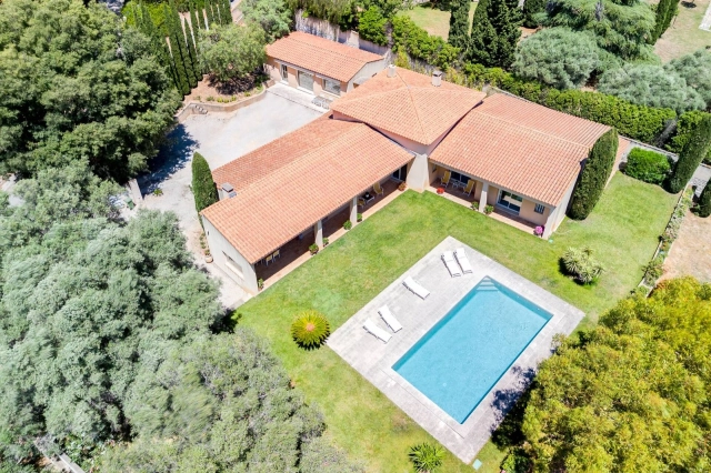 4 Bedroom(s) - 4 Bathroom(s) - 2,001m² land for sale in Calvados, Normandy, France - FrenchPropertyPortal.com Provence Coast (Cassis to Cavalaire) for sale for 2,680,000€ in Calvados, Normandy