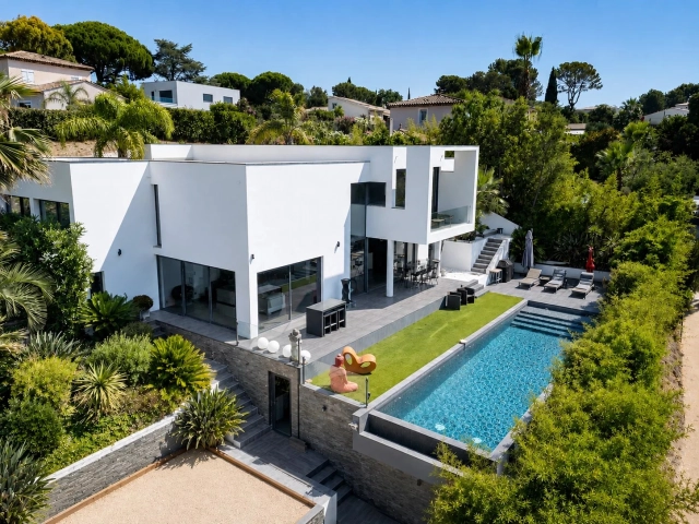 4 Bedroom(s) - 2 Bathroom(s) - 1,000m² land for sale in Alpes-Maritimes, Provence-Alpes-Côte-d'Azur, France - FrenchPropertyPortal.com Mougins, Valbonne, Grasse Area for sale for 1,420,000€ in Alpes-Maritimes, Provence-Alpes-Côte-d'Azur
