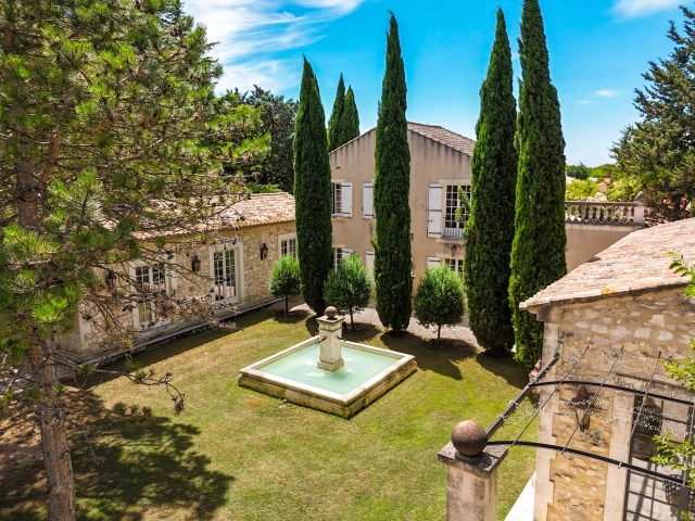 6 Bedroom(s) - 3 Bathroom(s) - 26,621m² land for sale in Bouches-du-Rhône, Provence-Alpes-Côte-d'Azur, France - FrenchPropertyPortal.com Alpilles (Saint Remy, Maussane, Arles) for sale for 2,450,000€ in Bouches-du-Rhône, Provence-Alpes-Côte-d'Azur