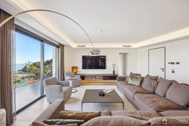 Villefranche, Cap Ferrat Area for sale for 3,670,000&euro; in Alpes-Maritimes, Provence-Alpes-Côte-d'Azur