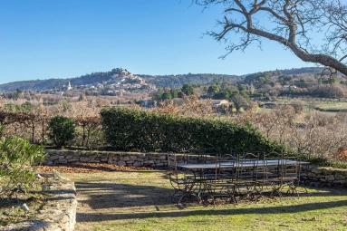 5 Bedroom(s) - 5 Bathroom(s) - 14,000m² land for sale in Vaucluse, Provence-Alpes-Côte-d\'Azur, France - FrenchPropertyPortal.com The Luberon / Vaucluse for sale for 1,395,000€ in Vaucluse, Provence-Alpes-Côte-d\'Azur