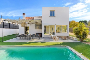 5 Bedroom(s) - 2 Bathroom(s) - 750m² land for sale in Bouches-du-Rhône, Provence-Alpes-Côte-d'Azur, France - FrenchPropertyPortal.com Marseille & Cote Bleu for sale for 1,790,000€ in Bouches-du-Rhône, Provence-Alpes-Côte-d'Azur