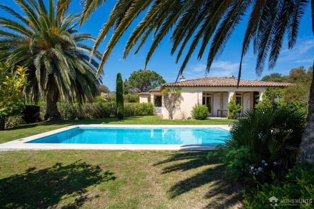 5 Bedroom(s) - 4 Bathroom(s) - 1,750m² land for sale in Var, Provence-Alpes-Côte-d\'Azur, France - FrenchPropertyPortal.com St. Tropez, Grimaud Area for sale for 2,590,000€ in Var, Provence-Alpes-Côte-d\'Azur