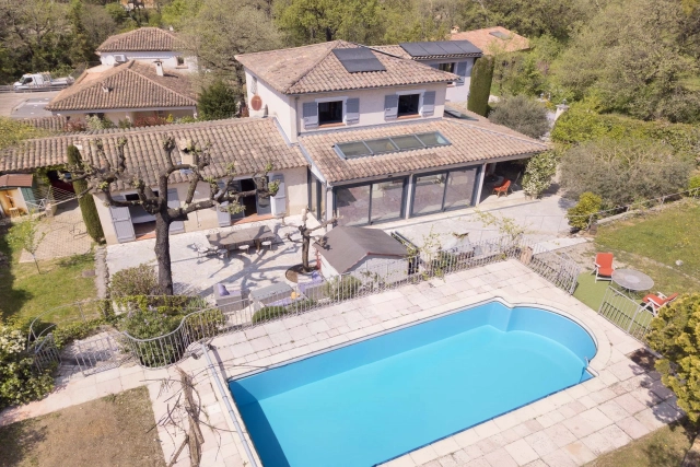 5 Bedroom(s) - 4 Bathroom(s) - 1,426m² land for sale in Alpes-Maritimes, Provence-Alpes-Côte-d'Azur, France - FrenchPropertyPortal.com Mougins, Valbonne, Grasse Area for sale for 1,090,000€ in Alpes-Maritimes, Provence-Alpes-Côte-d'Azur