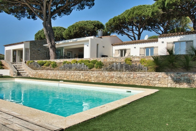 4 Bedroom(s) - 3 Bathroom(s) - 2,067m² land for sale in Var, Provence-Alpes-Côte-d\'Azur, France - FrenchPropertyPortal.com St Raphaël, Ste Maxime Area for sale for 3,200,000€ in Var, Provence-Alpes-Côte-d\'Azur