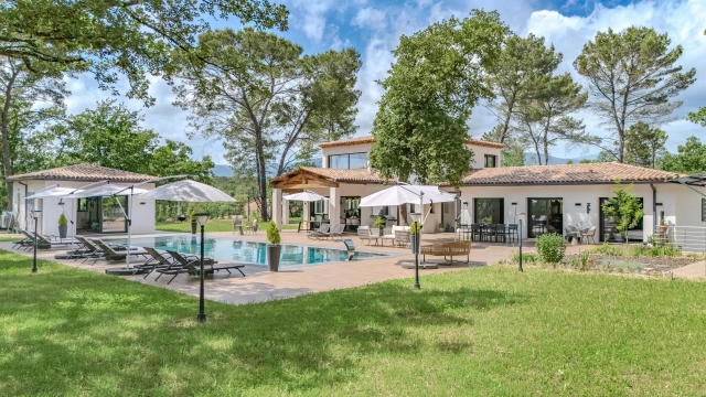 6 Bedroom(s) - 6 Bathroom(s) - 4,200m² land for sale in Var, Provence-Alpes-Côte-d\'Azur, France - FrenchPropertyPortal.com Var Countryside (Fayence, Lorgues, Cotignac) for sale for 2,095,000€ in Var, Provence-Alpes-Côte-d\'Azur