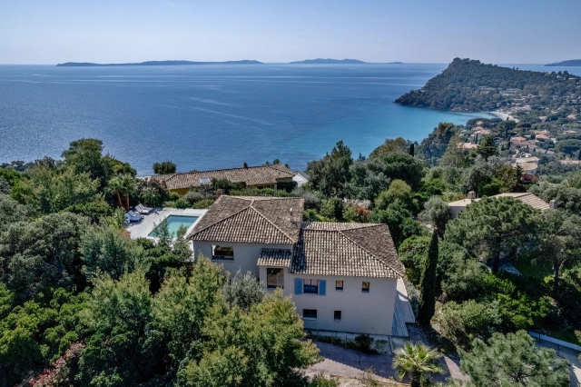 5 Bedroom(s) - 5 Bathroom(s) - 1,700m² land for sale in Var, Provence-Alpes-Côte-d\'Azur, France - FrenchPropertyPortal.com Provence Coast (Cassis to Cavalaire) for sale for 3,150,000€ in Var, Provence-Alpes-Côte-d\'Azur