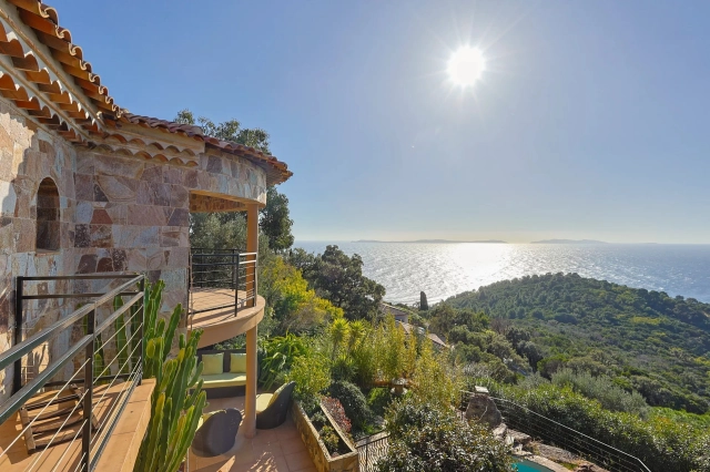 Provence Coast (Cassis to Cavalaire) for sale for 3,495,000&euro; in Var, Provence-Alpes-Côte-d\'Azur