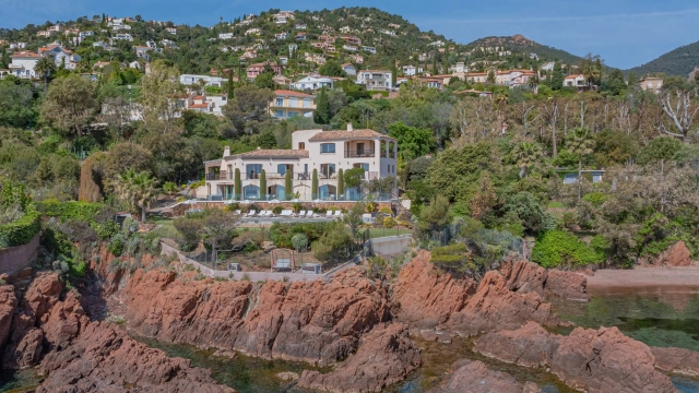 9 Bedroom(s) - 8 Bathroom(s) - 3,037m² land for sale in Alpes-Maritimes, Provence-Alpes-Côte-d'Azur, France - FrenchPropertyPortal.com Cannes Area for sale for 15,990,000€ in Alpes-Maritimes, Provence-Alpes-Côte-d'Azur