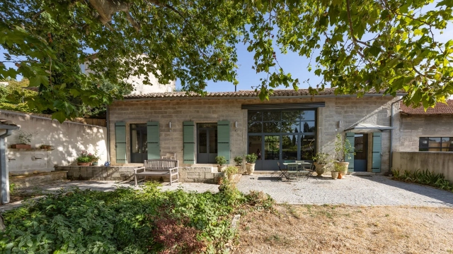 2 Bedroom(s) - 2 Bathroom(s) - 633m² land for sale in Bouches-du-Rhône, Provence-Alpes-Côte-d'Azur, France - FrenchPropertyPortal.com Alpilles (Saint Remy, Maussane, Arles) for sale for 1,384,000€ in Bouches-du-Rhône, Provence-Alpes-Côte-d'Azur
