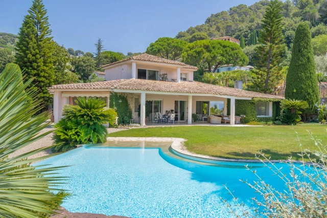 5 Bedroom(s) - 5 Bathroom(s) - 2,516m² land for sale in Alpes-Maritimes, Provence-Alpes-Côte-d'Azur, France - FrenchPropertyPortal.com Cannes Area for sale for 3,950,000€ in Alpes-Maritimes, Provence-Alpes-Côte-d'Azur