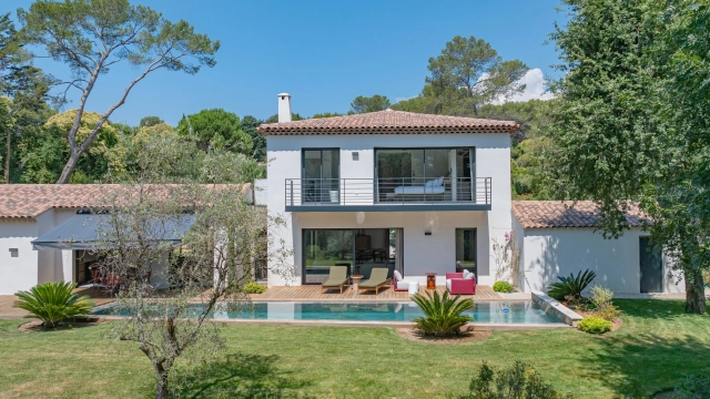 5 Bedroom(s) - 5 Bathroom(s) - 4,600m² land for sale in Alpes-Maritimes, Provence-Alpes-Côte-d'Azur, France - FrenchPropertyPortal.com Mougins, Valbonne, Grasse Area for sale for 3,900,000€ in Alpes-Maritimes, Provence-Alpes-Côte-d'Azur