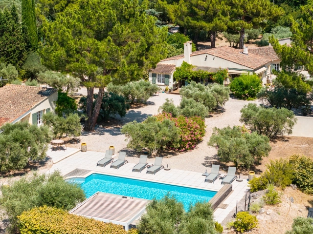 4 Bedroom(s) - 2 Bathroom(s) - 6,373m² land for sale in Bouches-du-Rhône, Provence-Alpes-Côte-d'Azur, France - FrenchPropertyPortal.com Alpilles (Saint Remy, Maussane, Arles) for sale for 1,370,000€ in Bouches-du-Rhône, Provence-Alpes-Côte-d'Azur