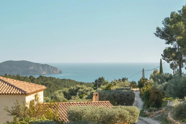 7 Bedroom(s) - 3 Bathroom(s) - 5,500m² land for sale in Bouches-du-Rhône, Provence-Alpes-Côte-d'Azur, France - FrenchPropertyPortal.com Marseille & Cote Bleu for sale for 3,350,000€ in Bouches-du-Rhône, Provence-Alpes-Côte-d'Azur