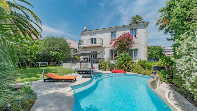 7 Bedroom(s) - 4 Bathroom(s) - 726m² land for sale in Alpes-Maritimes, Provence-Alpes-Côte-d'Azur, France - FrenchPropertyPortal.com Cannes Area for sale for 2,250,000€ in Alpes-Maritimes, Provence-Alpes-Côte-d'Azur