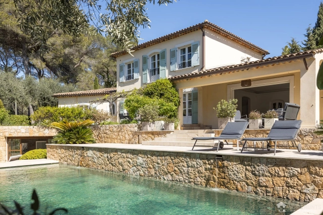 4 Bedroom(s) - 3 Bathroom(s) - 1,501m² land for sale in Alpes-Maritimes, Provence-Alpes-Côte-d'Azur, France - FrenchPropertyPortal.com Mougins, Valbonne, Grasse Area for sale for 2,550,000€ in Alpes-Maritimes, Provence-Alpes-Côte-d'Azur