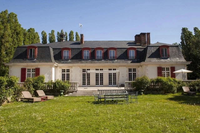 Paris Suburbs for sale for 3,700,000&euro; in Paris, Ile-de-France