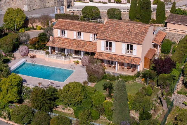 5 Bedroom(s) - 3 Bathroom(s) - 1,679m² land for sale in Alpes-Maritimes, Provence-Alpes-Côte-d'Azur, France - FrenchPropertyPortal.com Antibes Area for sale for 2,990,000€ in Alpes-Maritimes, Provence-Alpes-Côte-d'Azur