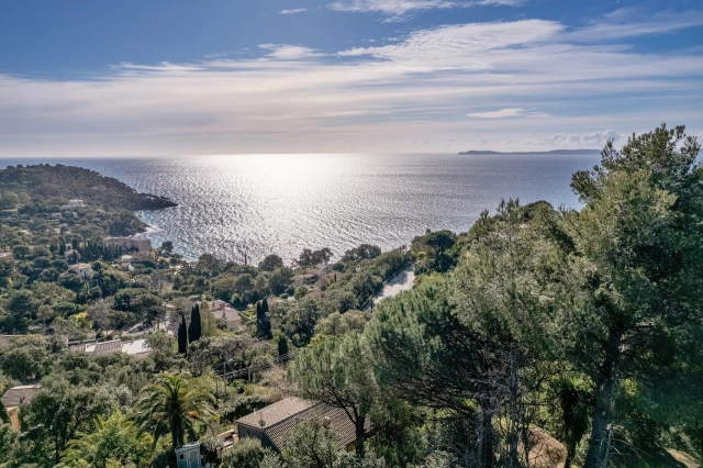Provence Coast (Cassis to Cavalaire) for sale for 1,500,000&euro; in Var, Provence-Alpes-Côte-d\'Azur