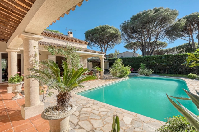 6 Bedroom(s) - 4 Bathroom(s) - 2,250m² land for sale in Var, Provence-Alpes-Côte-d\'Azur, France - FrenchPropertyPortal.com St. Tropez, Grimaud Area for sale for 2,120,000€ in Var, Provence-Alpes-Côte-d\'Azur