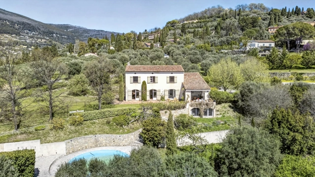 5 Bedroom(s) - 4 Bathroom(s) - 13,000m² land for sale in Alpes-Maritimes, Provence-Alpes-Côte-d'Azur, France - FrenchPropertyPortal.com Mougins, Valbonne, Grasse Area for sale for 2,079,000€ in Alpes-Maritimes, Provence-Alpes-Côte-d'Azur