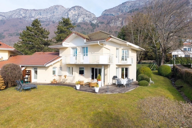 4 Bedroom(s) - 3 Bathroom(s) - 800m² land for sale in Haute-Savoie, Rhône-Alpes, France - FrenchPropertyPortal.com ANNECY / AIX LES BAINS for sale for 1,625,000€ in Haute-Savoie, Rhône-Alpes