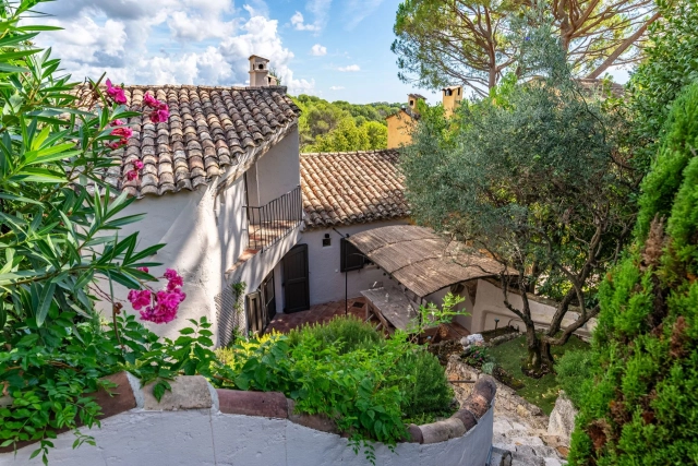 Mougins, Valbonne, Grasse Area for sale for 980,000&euro; in Alpes-Maritimes, Provence-Alpes-Côte-d'Azur