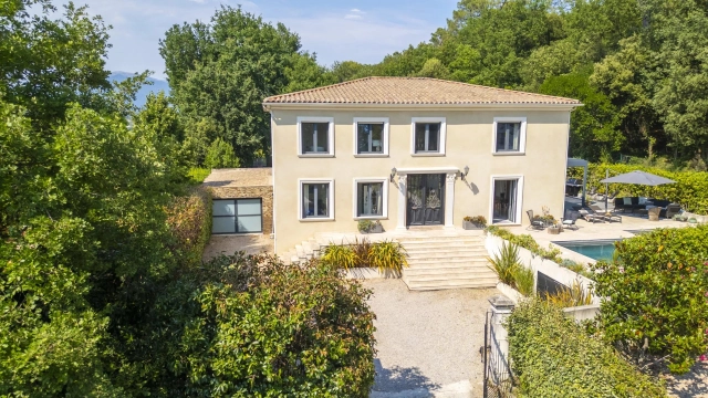 5 Bedroom(s) - 3 Bathroom(s) - 1,800m² land for sale in Alpes-Maritimes, Provence-Alpes-Côte-d'Azur, France - FrenchPropertyPortal.com Mougins, Valbonne, Grasse Area for sale for 2,250,000€ in Alpes-Maritimes, Provence-Alpes-Côte-d'Azur