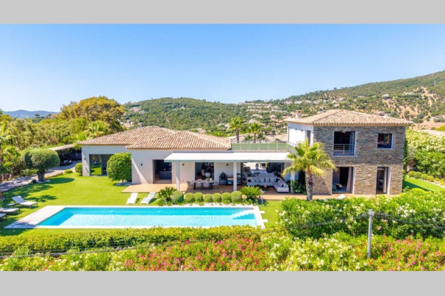 4 Bedroom(s) - 4 Bathroom(s) - 2,008m² land for sale in Var, Provence-Alpes-Côte-d\'Azur, France - FrenchPropertyPortal.com St Raphaël, Ste Maxime Area for sale for 5,690,000€ in Var, Provence-Alpes-Côte-d\'Azur