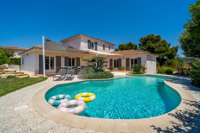 5 Bedroom(s) - 3 Bathroom(s) - 1,050m² land for sale in Var, Provence-Alpes-Côte-d\'Azur, France - FrenchPropertyPortal.com Provence Coast (Cassis to Cavalaire) for sale for 1,664,000€ in Var, Provence-Alpes-Côte-d\'Azur