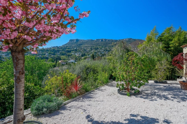 5 Bedroom(s) - 2 Bathroom(s) - 1,011m² land for sale in Alpes-Maritimes, Provence-Alpes-Côte-d'Azur, France - FrenchPropertyPortal.com Vence, St. Paul Area for sale for 1,240,000€ in Alpes-Maritimes, Provence-Alpes-Côte-d'Azur