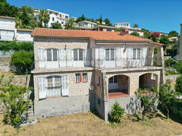 5 Bedroom(s) - 2 Bathroom(s) - 1,400m² land for sale in Alpes-Maritimes, Provence-Alpes-Côte-d'Azur, France - FrenchPropertyPortal.com Antibes Area for sale for 1,696,000€ in Alpes-Maritimes, Provence-Alpes-Côte-d'Azur