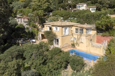 4 Bedroom(s) - 3 Bathroom(s) - 2,577m² land for sale in Var, Provence-Alpes-Côte-d\'Azur, France - FrenchPropertyPortal.com Provence Coast (Cassis to Cavalaire) for sale for 1,450,000€ in Var, Provence-Alpes-Côte-d\'Azur