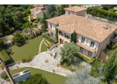 10 Bedroom(s) - 10 Bathroom(s) - 1,983m² land for sale in Var, Provence-Alpes-Côte-d\'Azur, France - FrenchPropertyPortal.com St Raphaël, Ste Maxime Area for sale for 3,150,000€ in Var, Provence-Alpes-Côte-d\'Azur