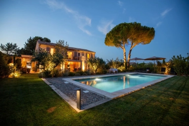 4 Bedroom(s) - 4 Bathroom(s) - 1,180m² land for sale in Bouches-du-Rhône, Provence-Alpes-Côte-d'Azur, France - FrenchPropertyPortal.com Alpilles (Saint Remy, Maussane, Arles) for sale for 2,995,000€ in Bouches-du-Rhône, Provence-Alpes-Côte-d'Azur