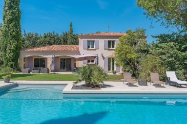 4 Bedroom(s) - 3 Bathroom(s) - 2,500m² land for sale in Bouches-du-Rhône, Provence-Alpes-Côte-d'Azur, France - FrenchPropertyPortal.com Aix en Provence Area for sale for 1,690,000€ in Bouches-du-Rhône, Provence-Alpes-Côte-d'Azur