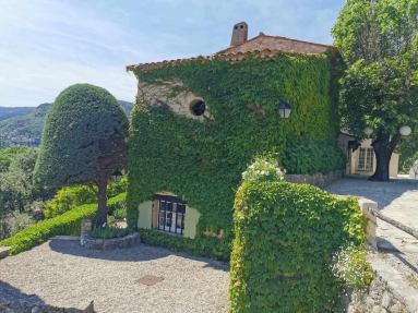 7 Bedroom(s) - 5 Bathroom(s) - 11,240m² land for sale in Alpes-Maritimes, Provence-Alpes-Côte-d'Azur, France - FrenchPropertyPortal.com Vence, St. Paul Area for sale for 2,345,000€ in Alpes-Maritimes, Provence-Alpes-Côte-d'Azur