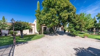 Alpilles (Saint Remy, Maussane, Arles) for sale for 1,484,000&euro; in Bouches-du-Rhône, Provence-Alpes-Côte-d'Azur