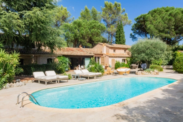 11 Bedroom(s) - 13 Bathroom(s) - 7,987m² land for sale in Var, Provence-Alpes-Côte-d\'Azur, France - FrenchPropertyPortal.com St. Tropez, Grimaud Area for sale for 2,280,000€ in Var, Provence-Alpes-Côte-d\'Azur